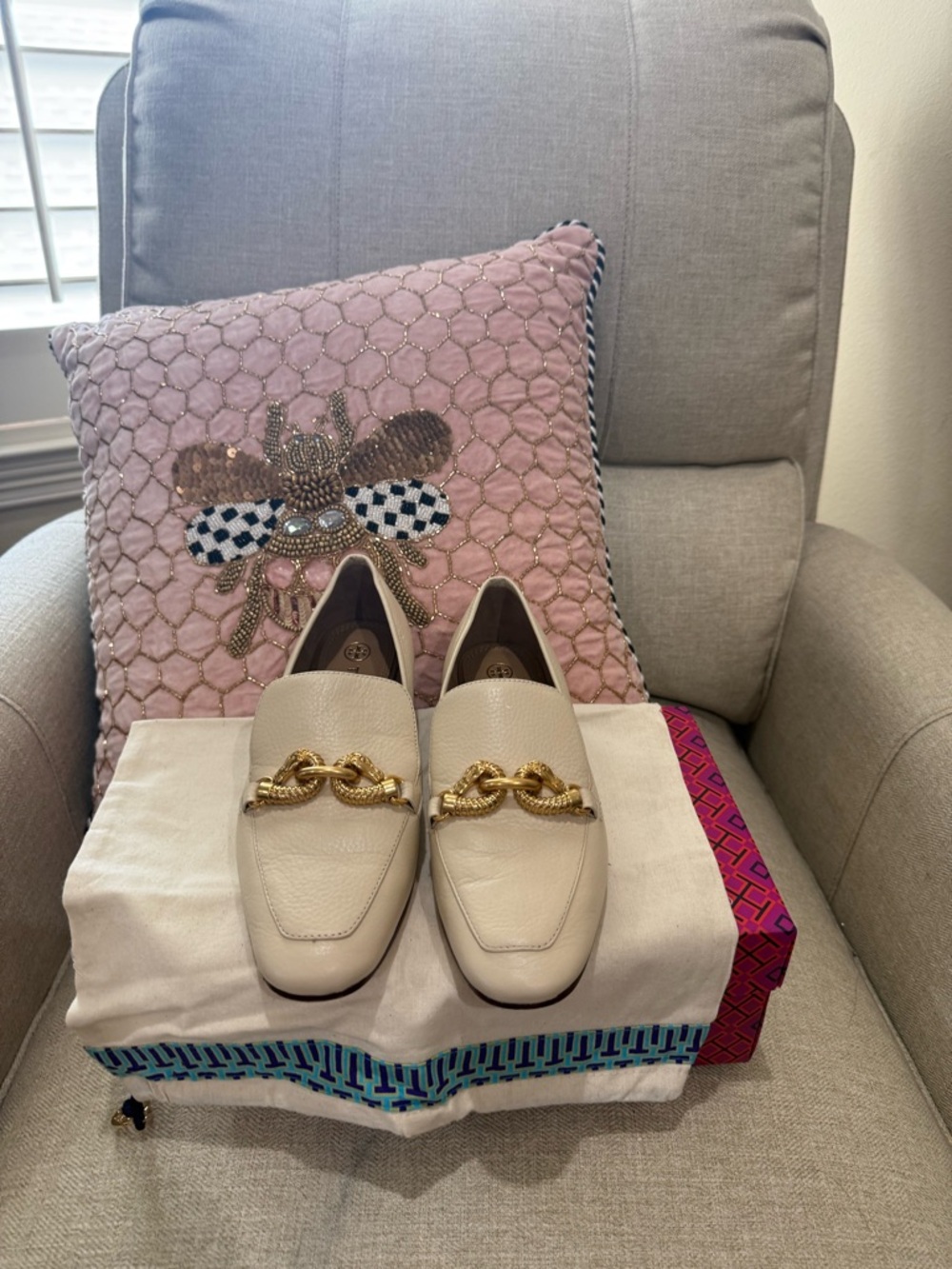 Tory Burch Ivory Leather Chain Loafers Gold Hardware Slip-On Flats Size 7